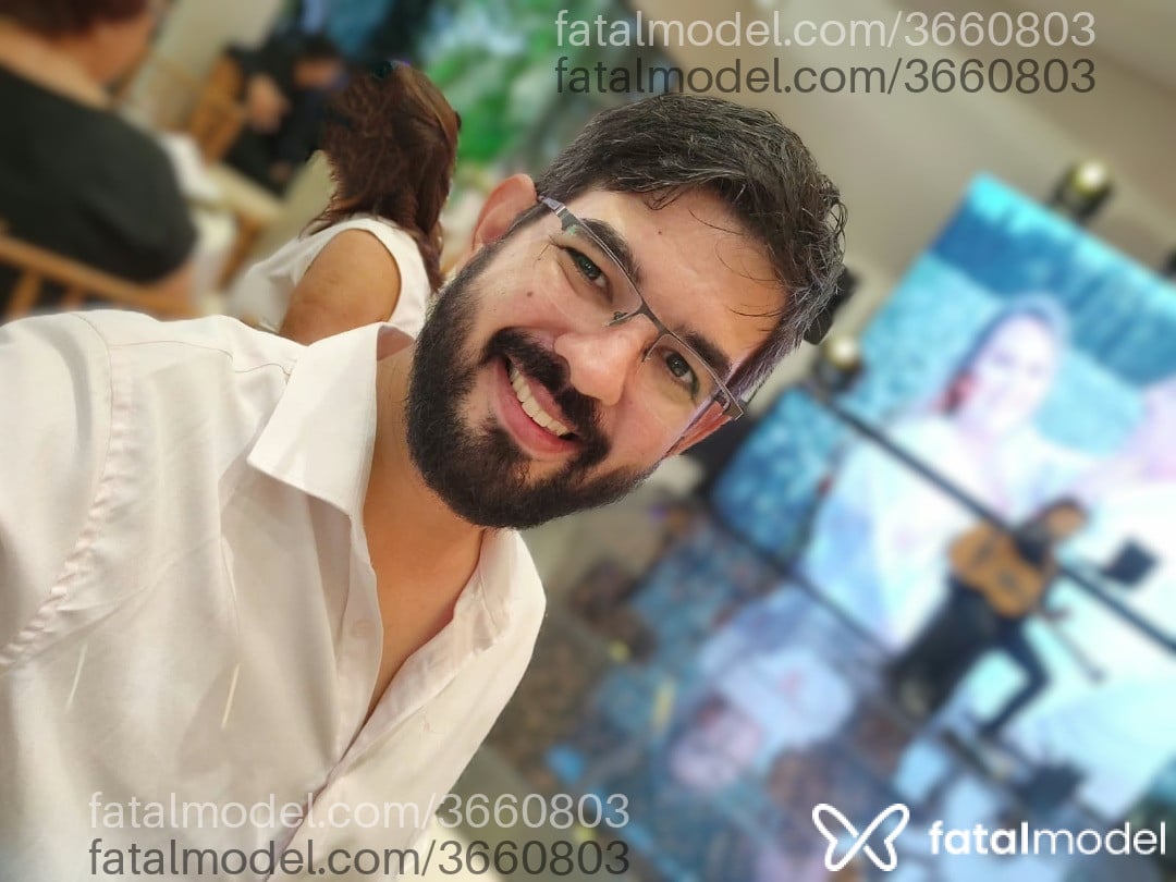 Acompanhante homem com cabelo castanho de olhos castanhos - Bernardo