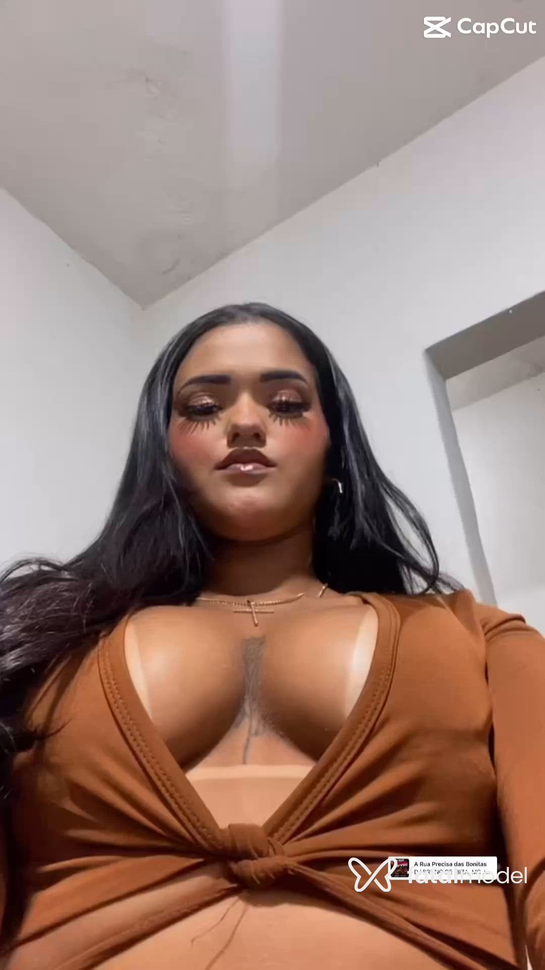 Acompanhante mulher morena (o) de olhos pretos - Luazinha
