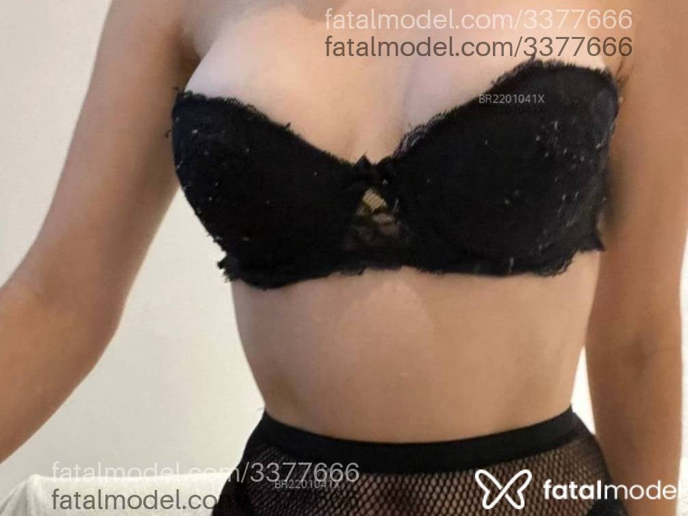 Acompanhante mulher morena (o) de olhos castanhos - Jade