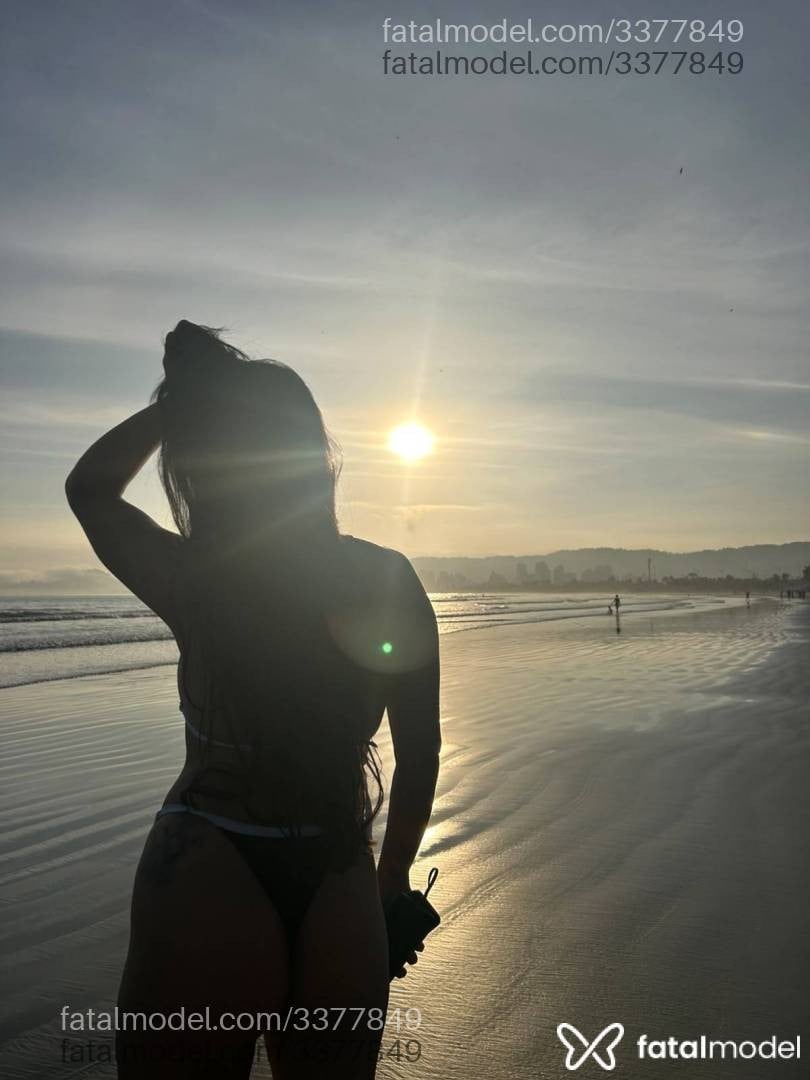 Acompanhante mulher morena (o) de olhos verdes - Bia