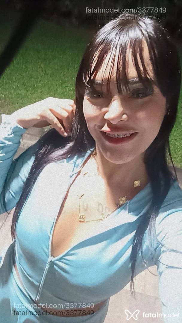 Acompanhante mulher morena (o) de olhos verdes - Bia