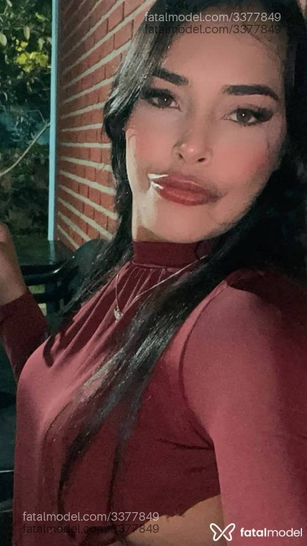 Acompanhante mulher morena (o) de olhos verdes - Bia