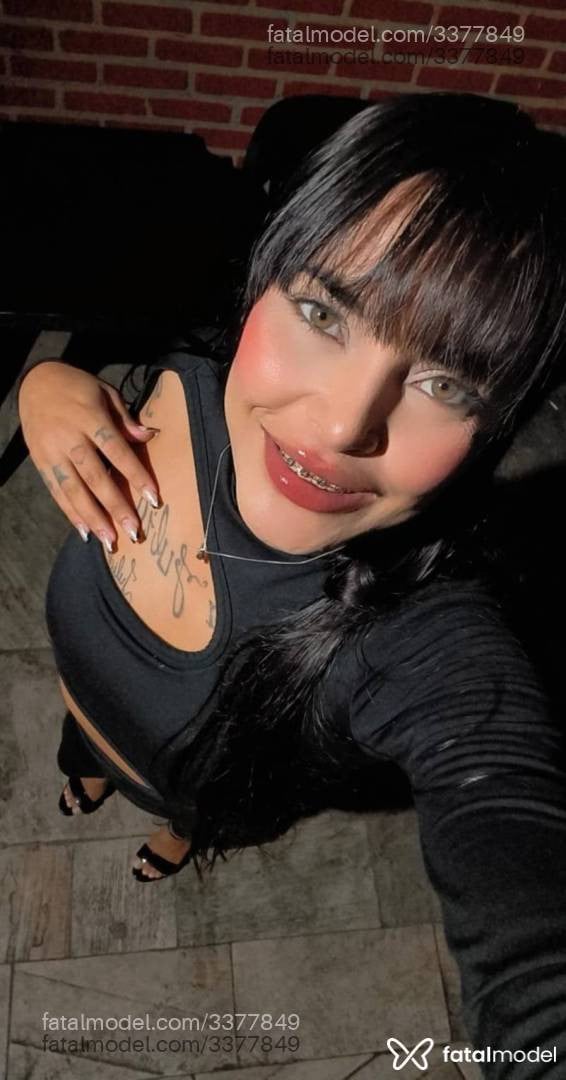 Acompanhante mulher morena (o) de olhos verdes - Bia