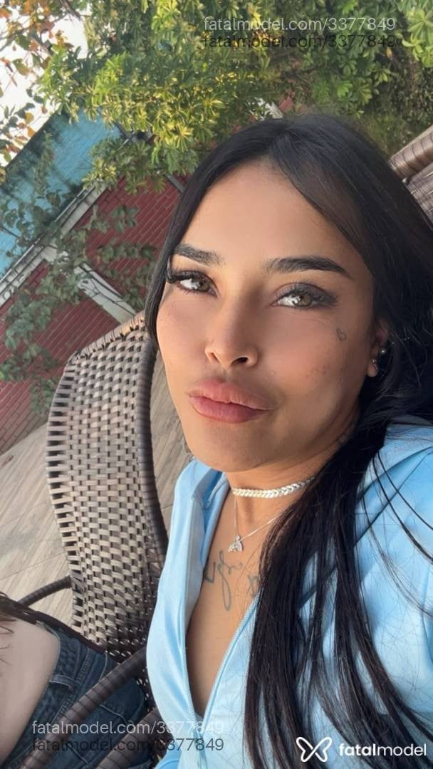 Acompanhante mulher morena (o) de olhos verdes - Bia