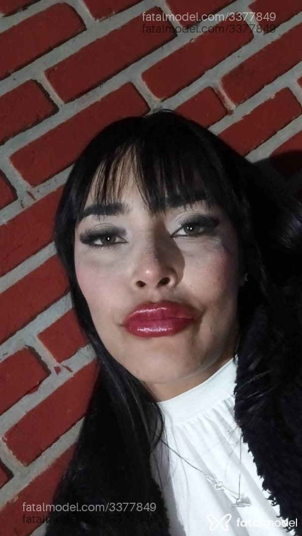 Acompanhante mulher morena (o) de olhos verdes - Bia