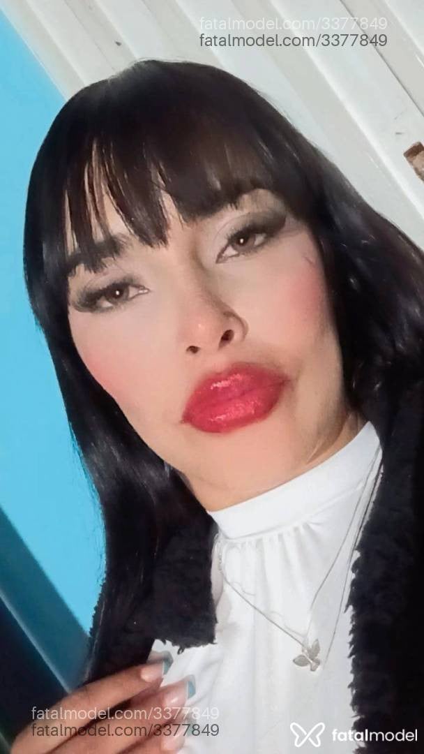 Acompanhante mulher morena (o) de olhos verdes - Bia