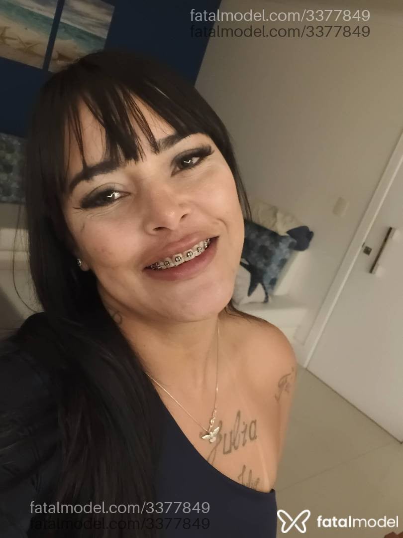 Acompanhante mulher morena (o) de olhos verdes - Bia