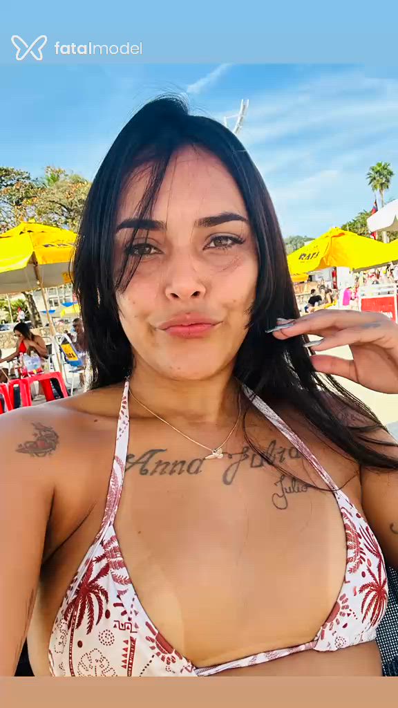 Acompanhante mulher morena (o) de olhos verdes - Bia