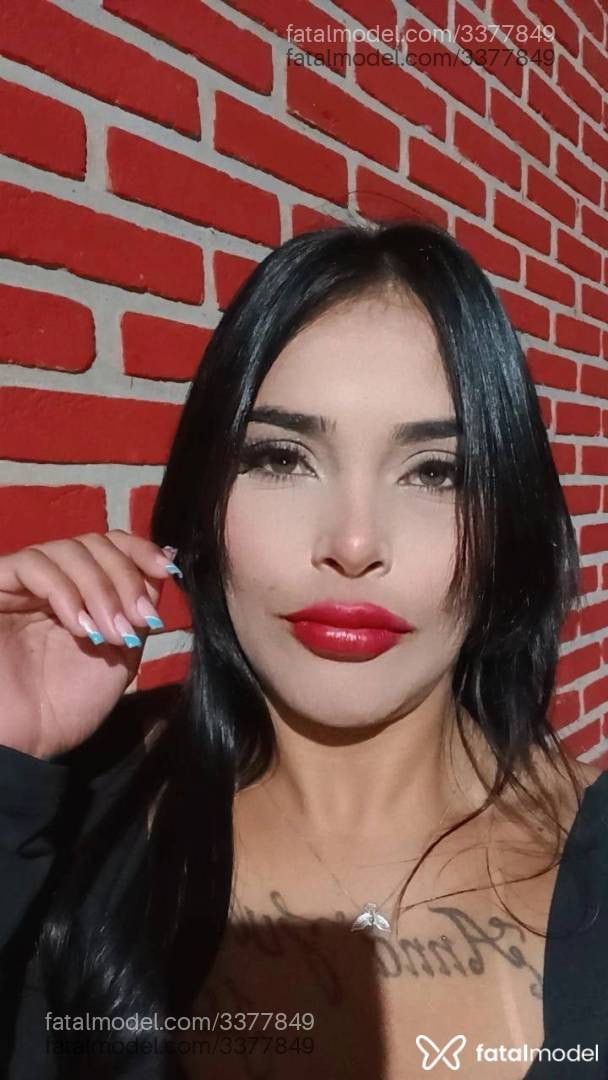Acompanhante mulher morena (o) de olhos verdes - Bia