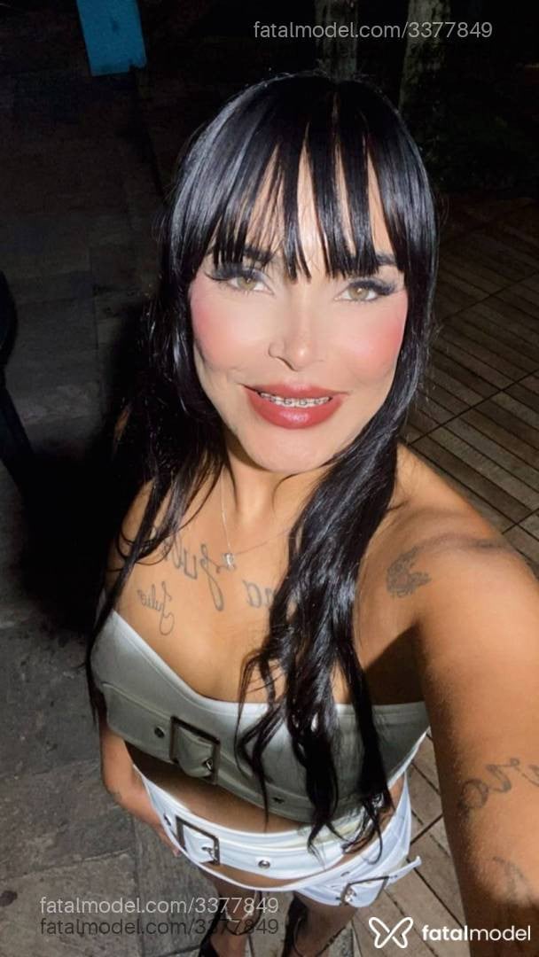Acompanhante mulher morena (o) de olhos verdes - Bia