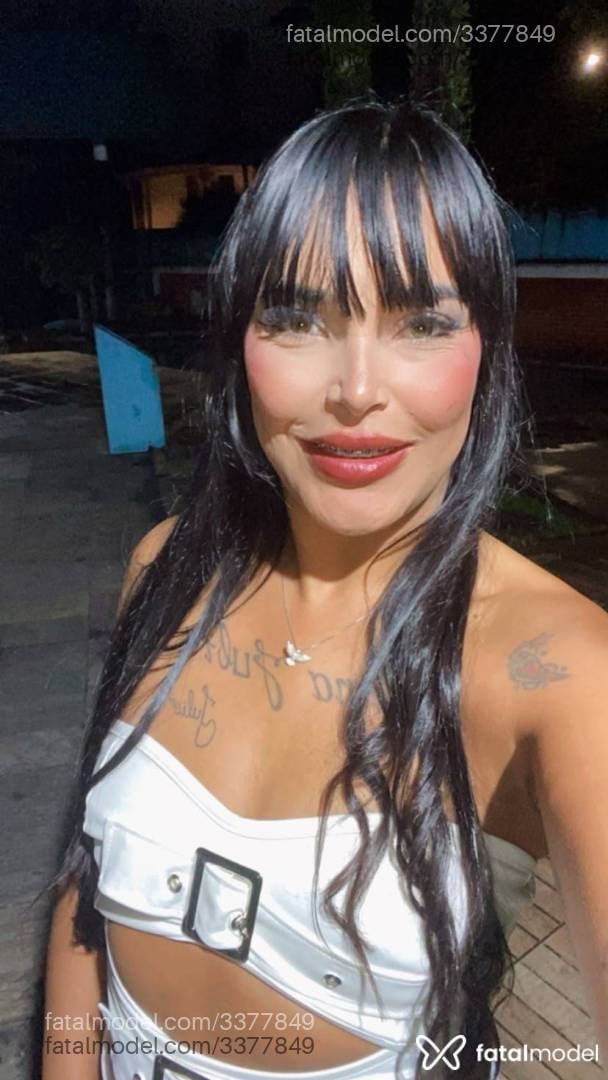 Acompanhante mulher morena (o) de olhos verdes - Bia