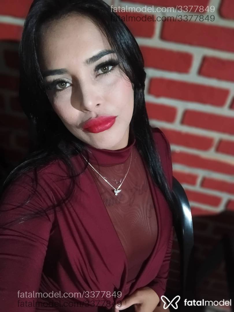 Acompanhante mulher morena (o) de olhos verdes - Bia