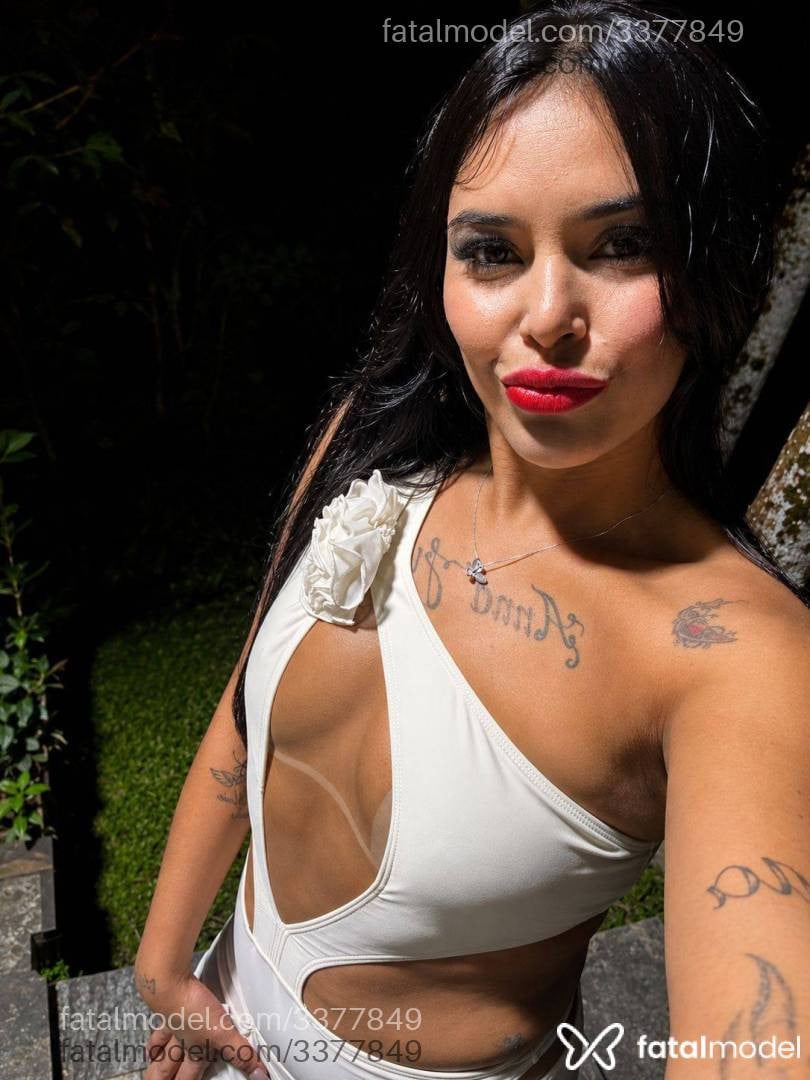 Acompanhante mulher morena (o) de olhos verdes - Bia
