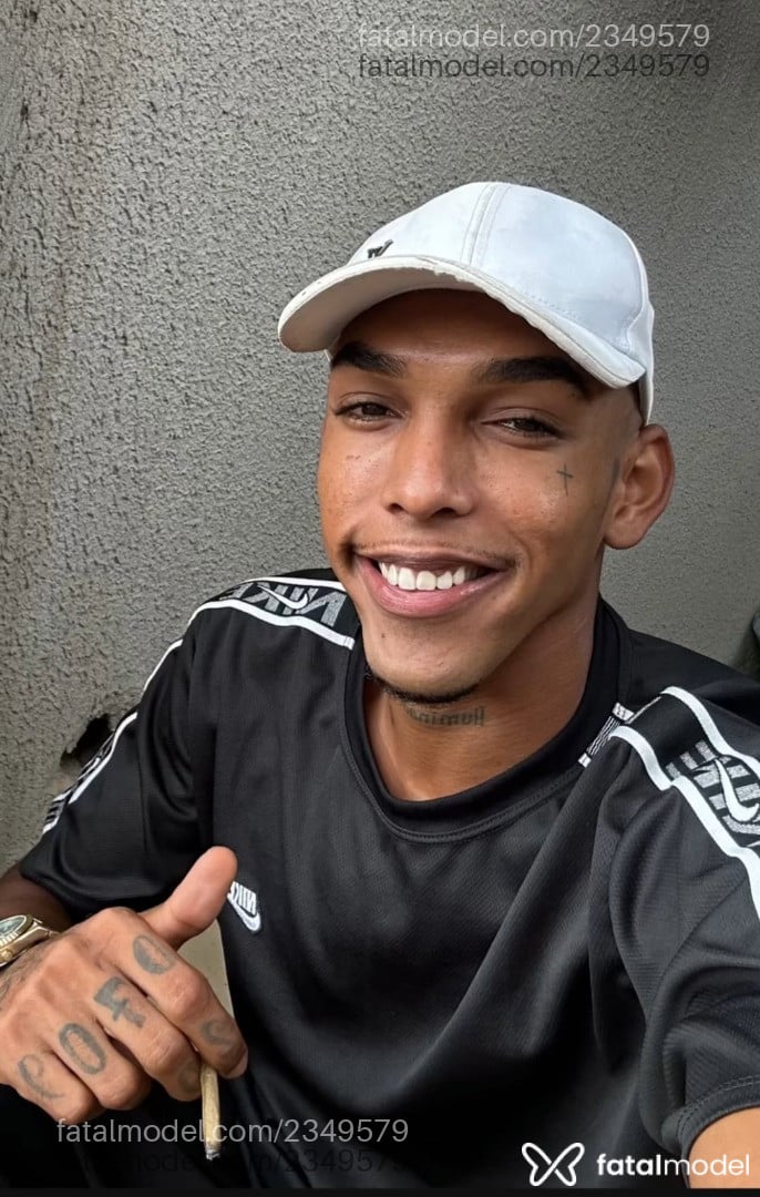 Acompanhante homem morena (o) de olhos castanhos - Otávio Augusto