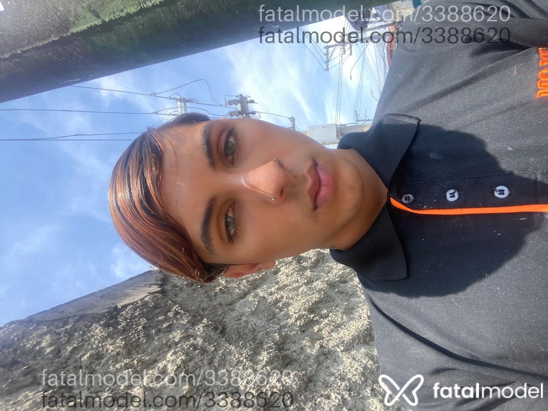 Acompanhante homem com cabelo castanho de olhos azuis - Rubzinhaaa