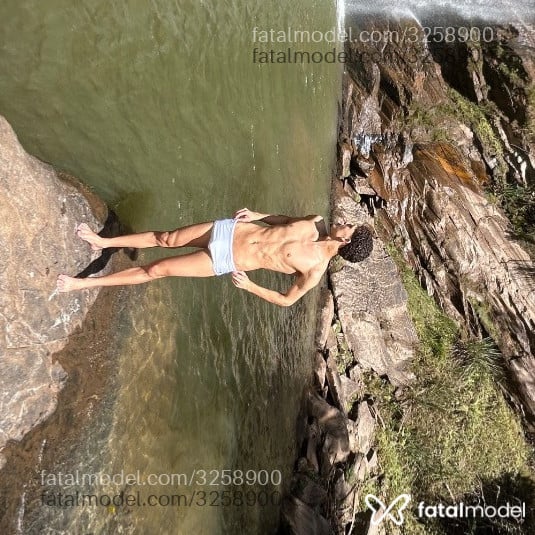 Acompanhante homem com cabelo castanho de olhos castanhos - Josué