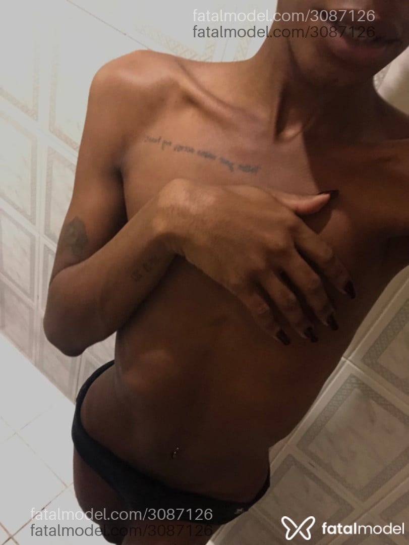 Acompanhante não-binário morena (o) de olhos castanhos - Angel