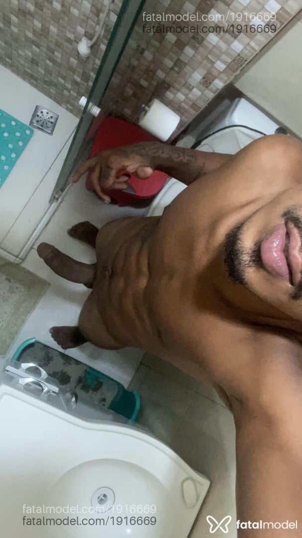 Acompanhante homem morena (o) de olhos pretos - Pretinho