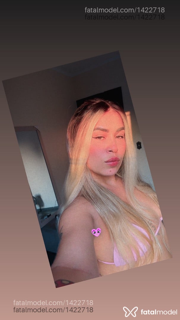 Acompanhante mulher loira (o) de olhos verdes - Majju Noviska