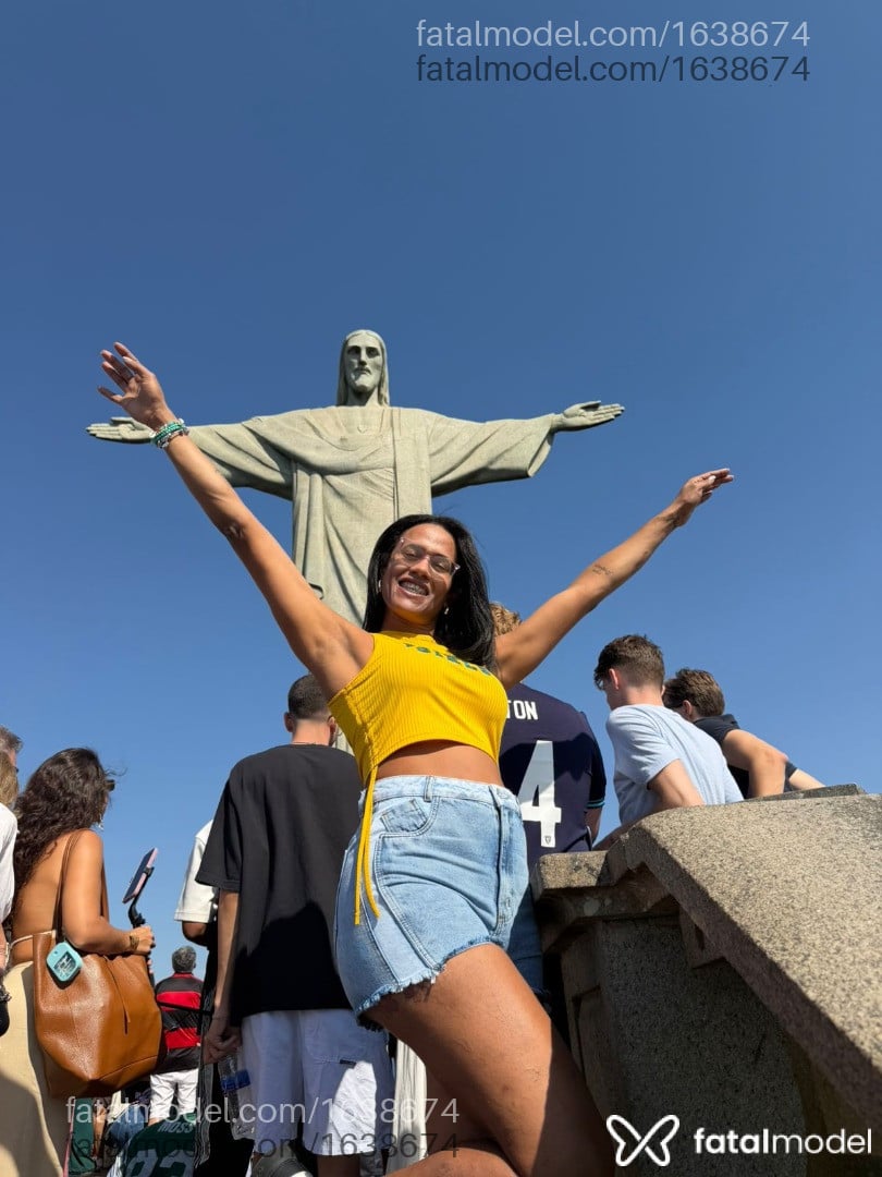 Acompanhante mulher trans morena (o) de olhos castanhos - Mariana Rios