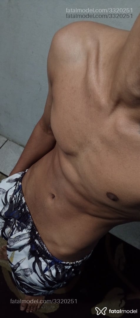 Acompanhante homem morena (o) de olhos castanhos - Vitor