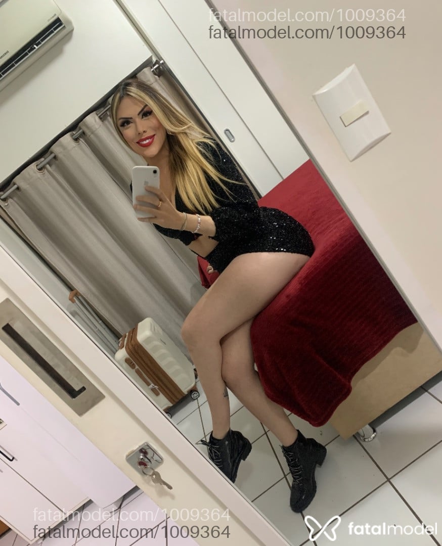 Acompanhante travesti loira (o) de olhos castanhos - Lorena Di Castro
