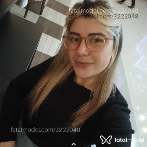 Acompanhante mulher loira (o) de olhos castanhos - Vitória