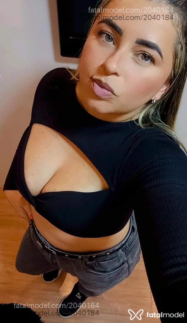 Acompanhante mulher com cabelo castanho de olhos verdes - Pricila