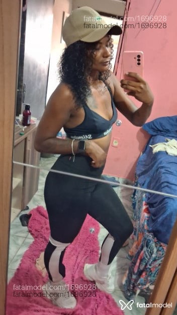 Acompanhante mulher com cabelo castanho de olhos castanhos - Lua