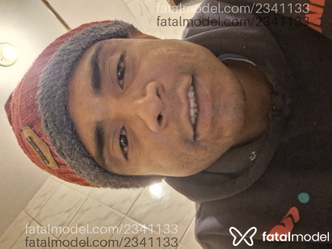 Acompanhante homem com cabelo castanho de olhos castanhos - João