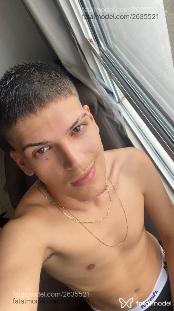 Acompanhante homem com cabelo castanho de olhos castanhos - Apolo