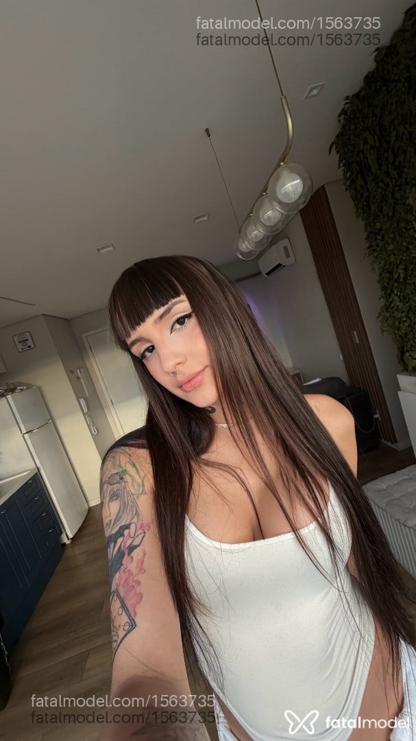 Acompanhante mulher trans morena (o) de olhos castanhos - Mel