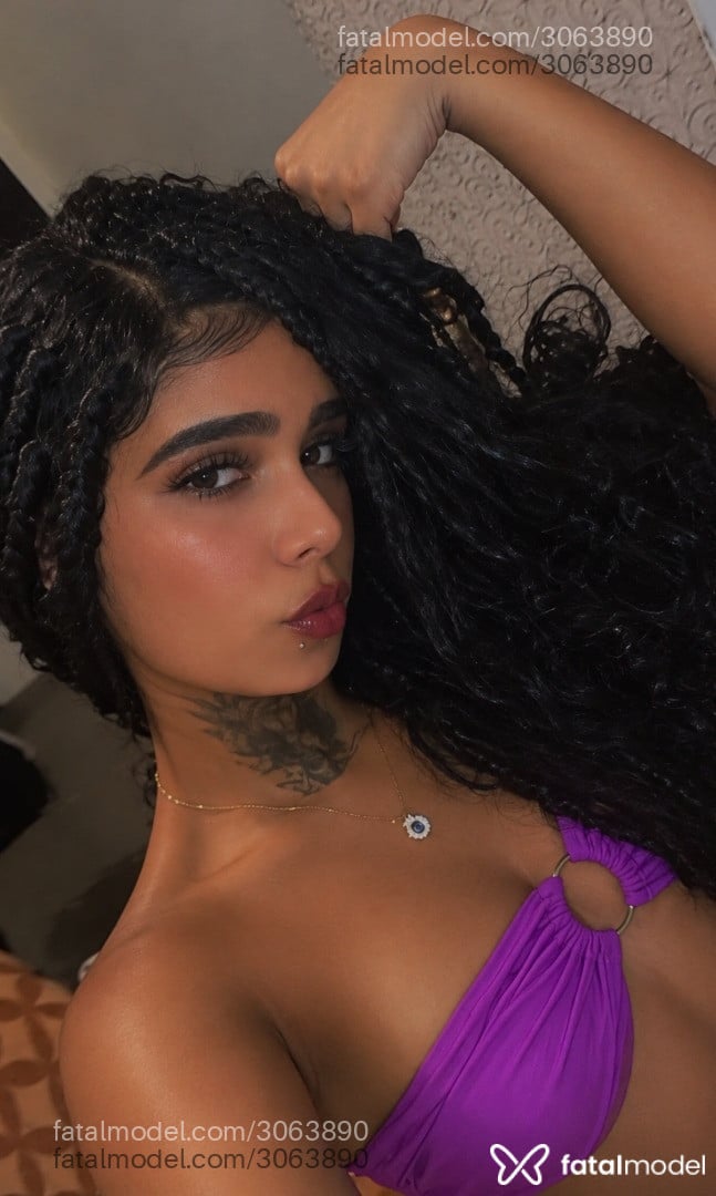 Acompanhante mulher trans morena (o) de olhos pretos - Luiza Lopes