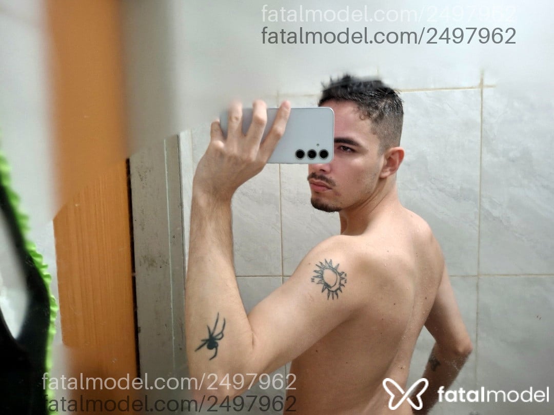 Acompanhante homem com cabelo castanho de olhos castanhos - Gauchosfd