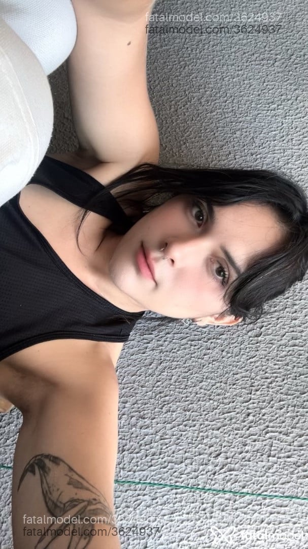 Acompanhante mulher trans morena (o) de olhos castanhos - Daisy