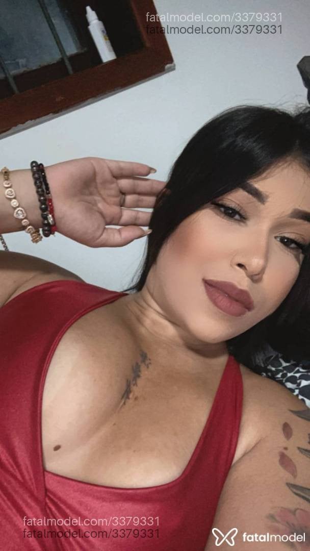 Acompanhante mulher morena (o) de olhos pretos - Maya Menezes