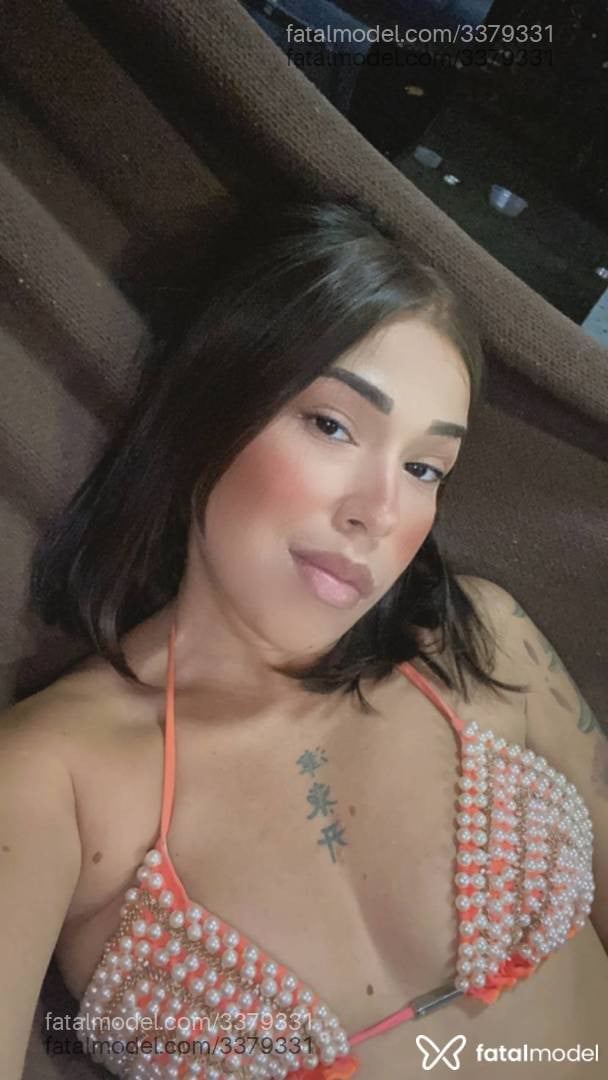 Acompanhante mulher morena (o) de olhos pretos - Maya Menezes