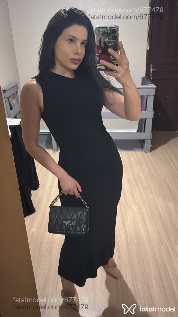 Acompanhante mulher com cabelo castanho de olhos azuis - Luana Bonatto