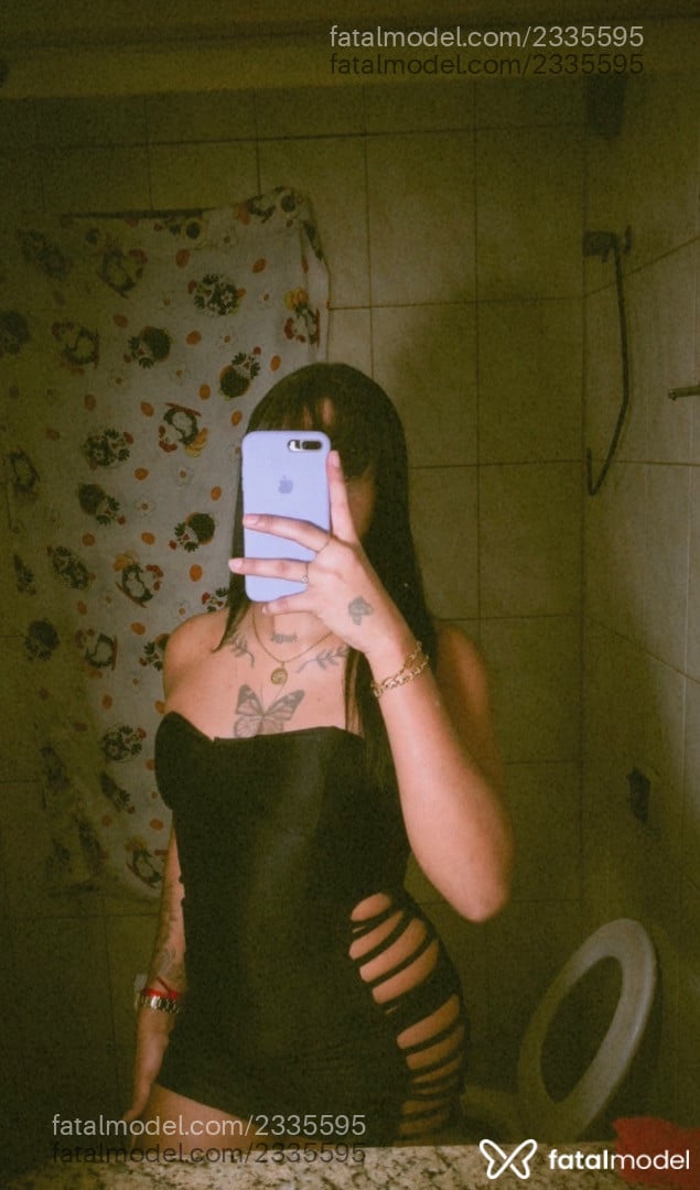 Acompanhante mulher trans morena (o) de olhos pretos - Nifoma