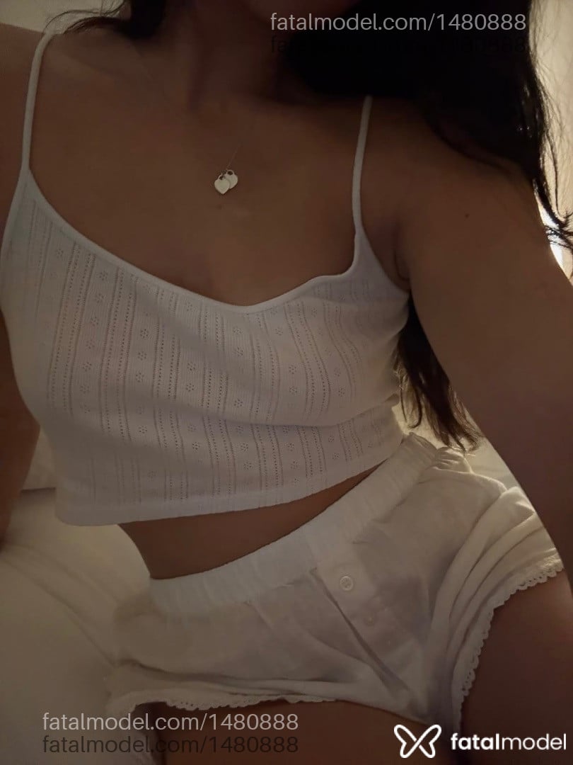Acompanhante mulher morena (o) de olhos pretos - Lara