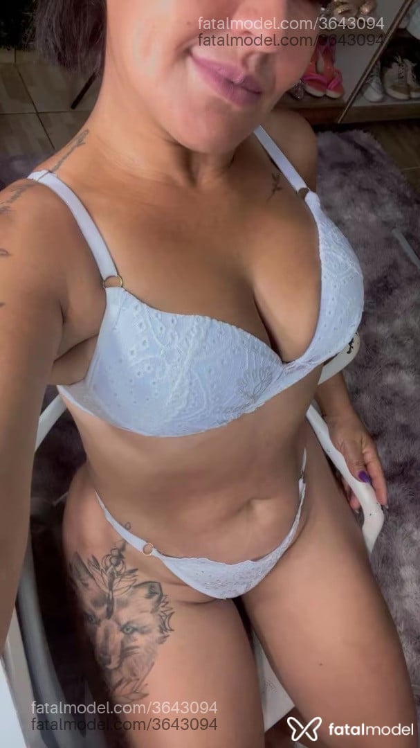 Acompanhante mulher morena (o) de olhos castanhos - Marina