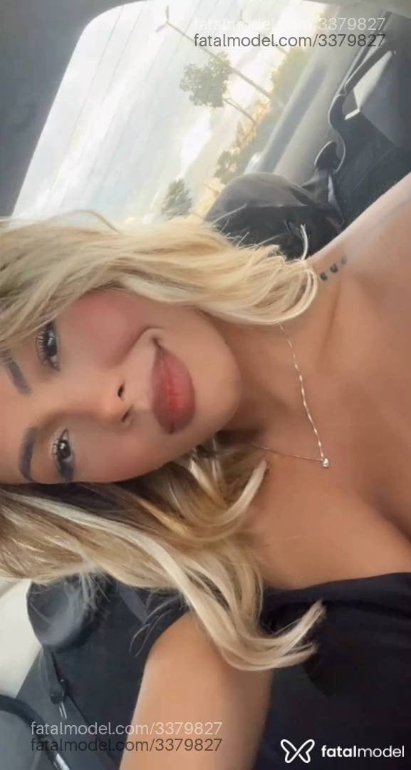Acompanhante mulher loira (o) de olhos castanhos - Larissa Santos