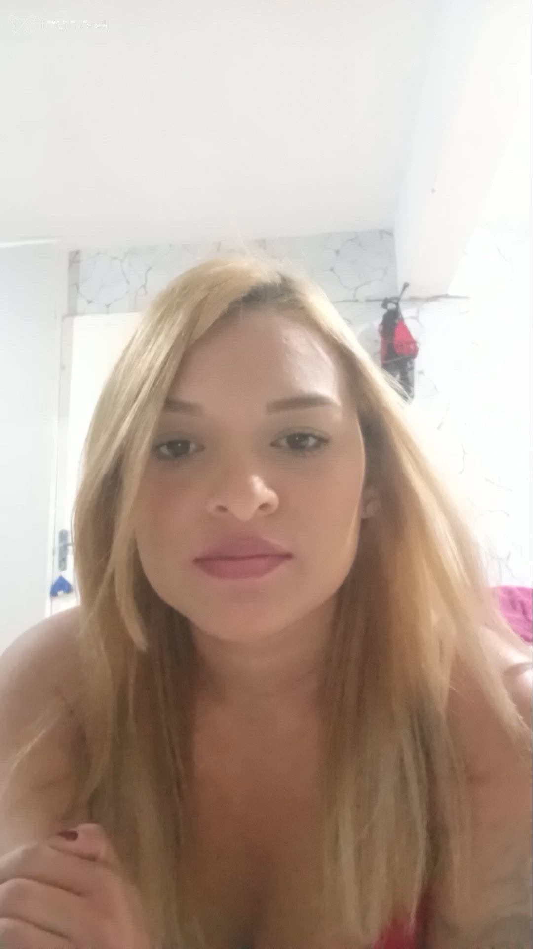 Acompanhante mulher loira (o) de olhos castanhos - Nathyelle Meirelis