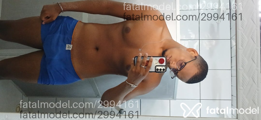 Acompanhante homem morena (o) de olhos castanhos - Cruzx