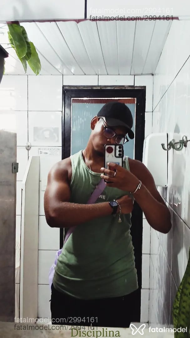 Acompanhante homem morena (o) de olhos castanhos - Cruzx