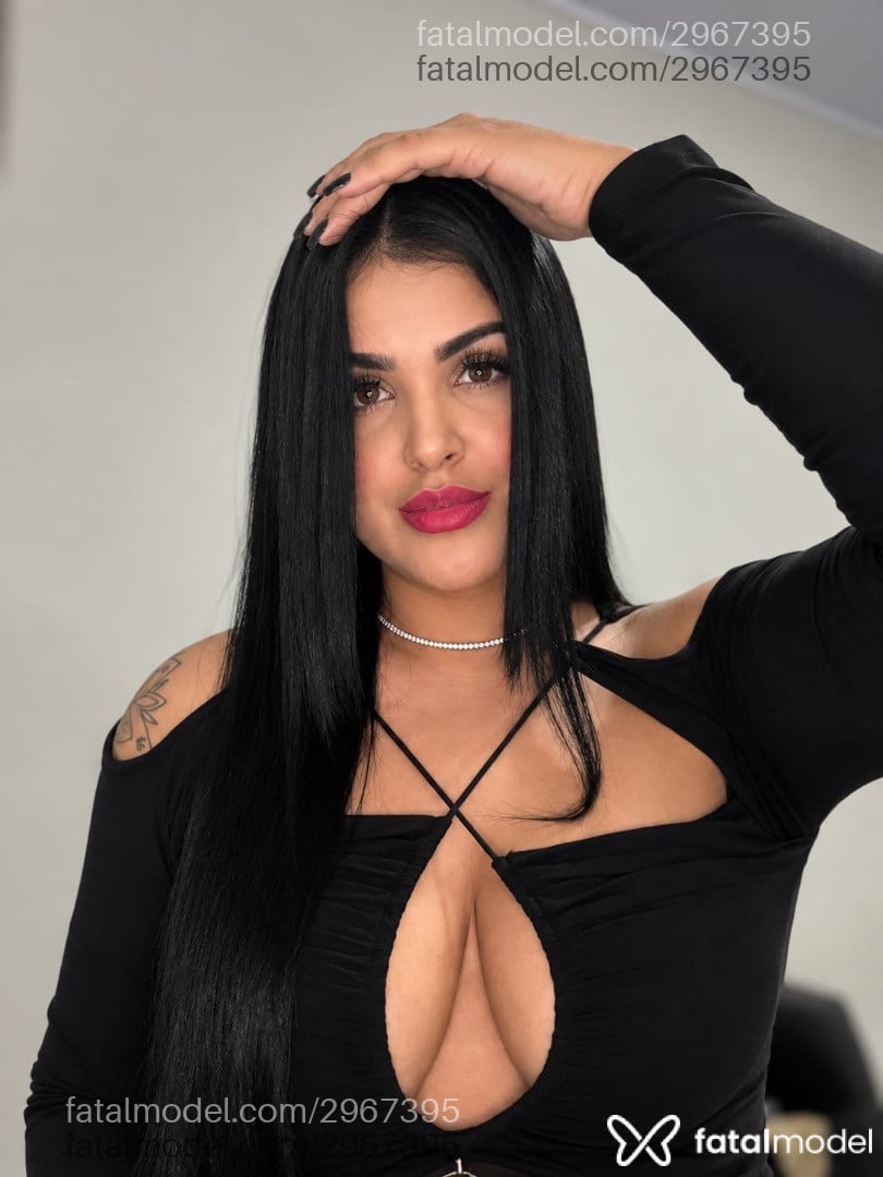 Acompanhante mulher morena (o) de olhos mel - Carolina