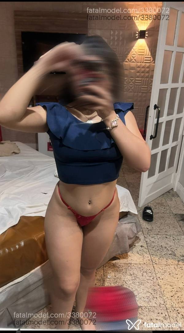 Acompanhante mulher com cabelo castanho de olhos castanhos - Pérola