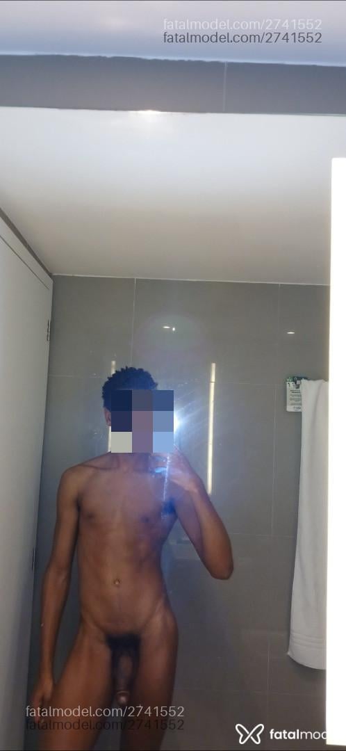 Acompanhante homem com cabelo castanho de olhos castanhos - Camboyrj