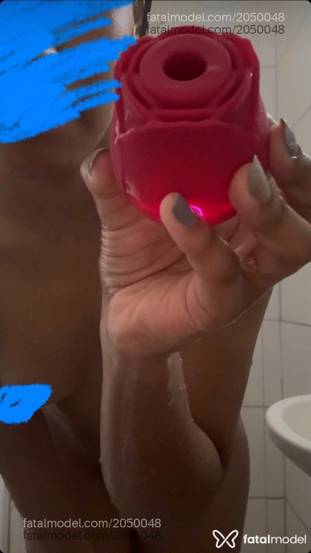 Acompanhante mulher morena (o) de olhos pretos - Pretamulata