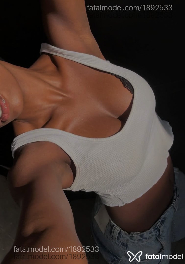 Acompanhante mulher morena (o) de olhos pretos - Jéssica